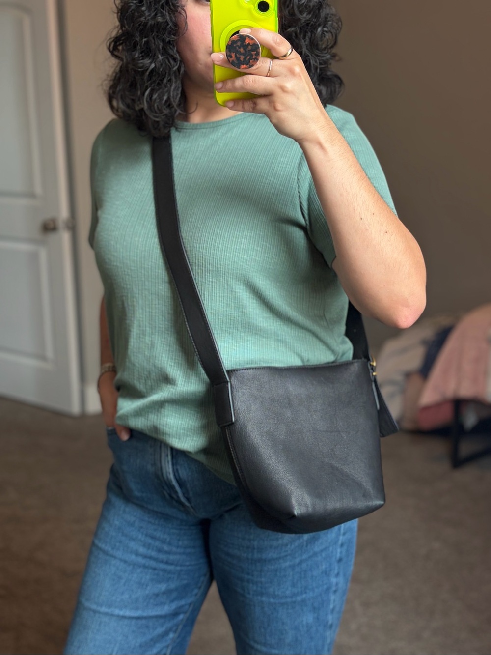 Classic Black Leather Crossbody Bag - Unbranded